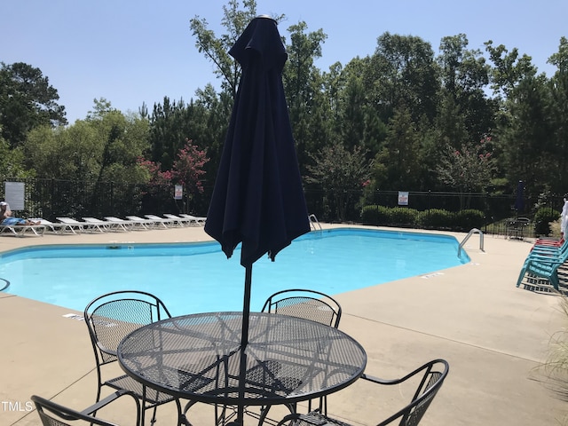 view of swimming pool featuring a patio