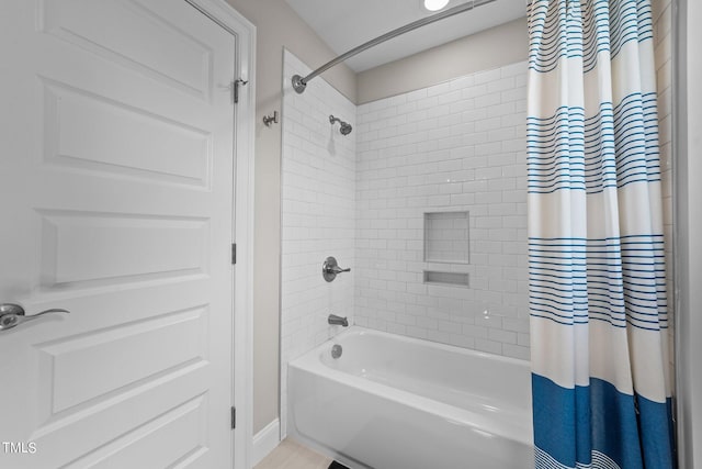 bathroom featuring shower / bath combo