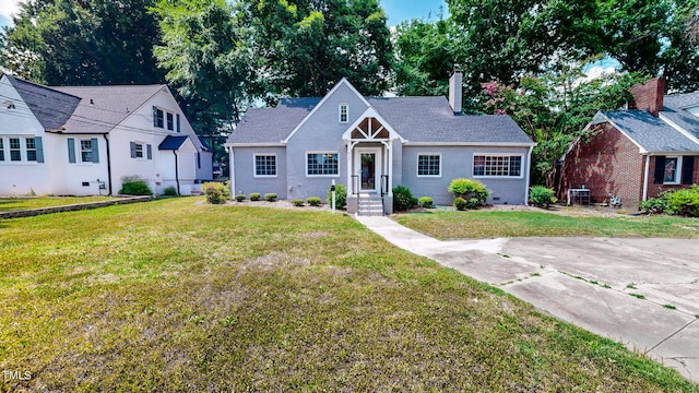 bungalow-style home featuring a front lawn