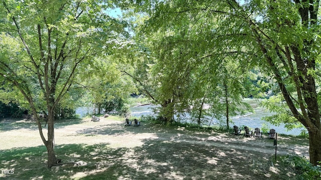 view of yard featuring a water view