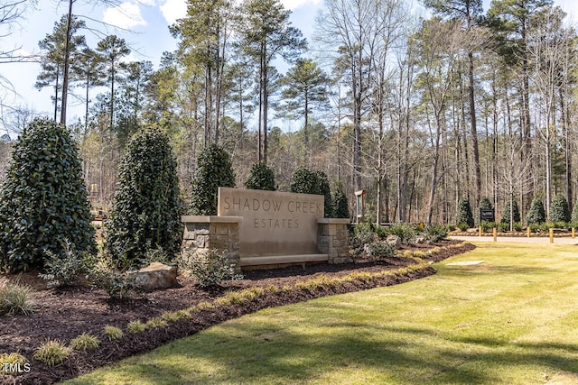 view of home's community featuring a yard