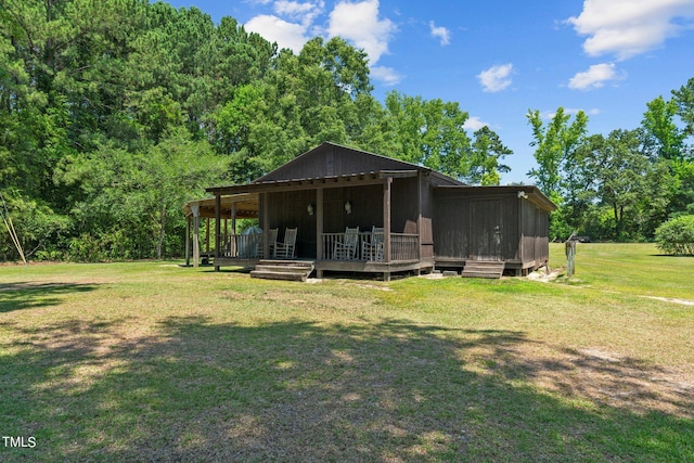 view of front of house with a front lawn