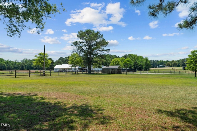 view of yard featuring a rural view