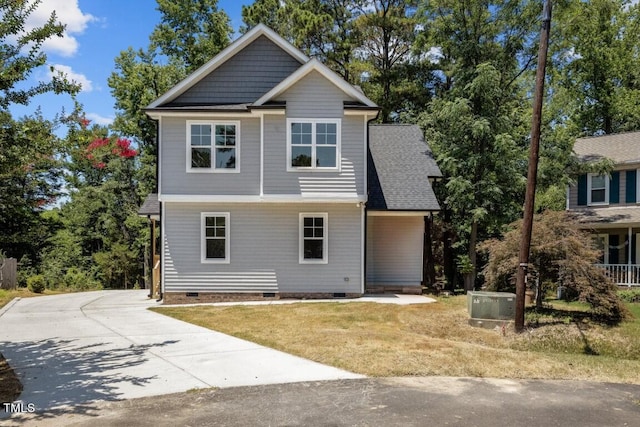 view of front of home with a front lawn