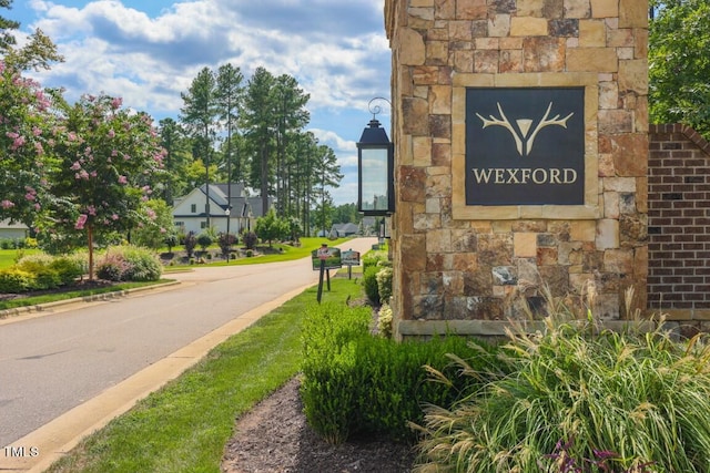 view of community / neighborhood sign