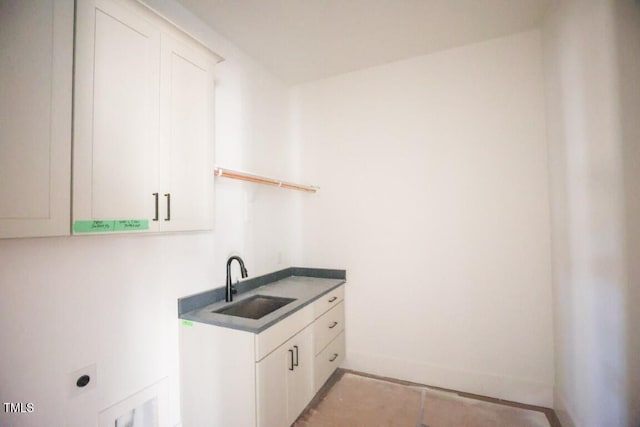 laundry room with sink, light tile patterned floors, cabinets, and hookup for an electric dryer