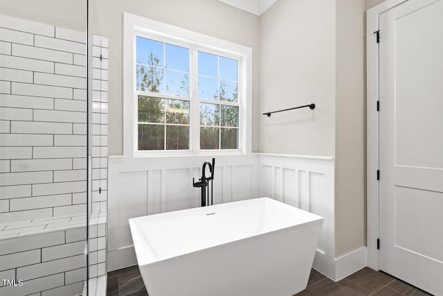 bathroom featuring a washtub