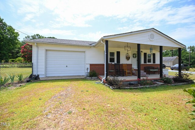 ranch-style home featuring ceiling fan, a front yard, a porch, and a garage