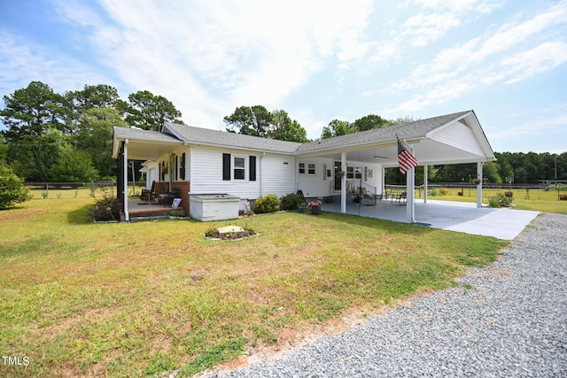 view of front of home featuring a front yard, a patio area, and ceiling fan