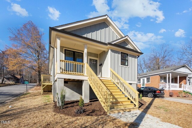 view of front of property featuring covered porch