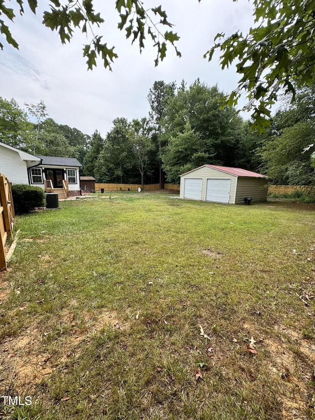 view of yard featuring a garage and an outdoor structure