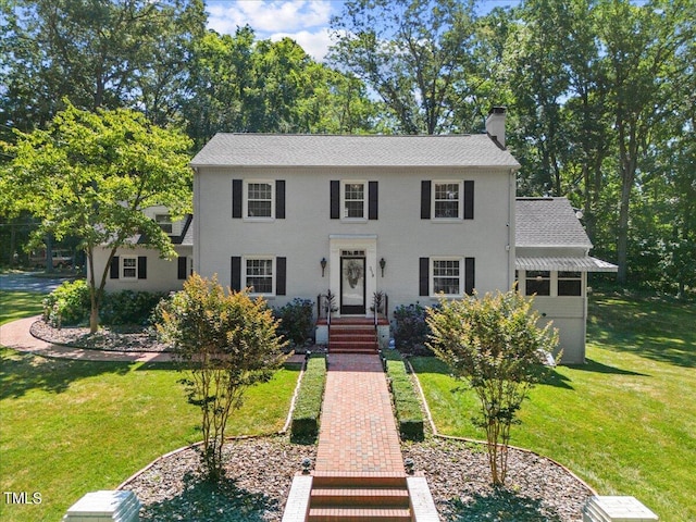 view of front facade with a front yard