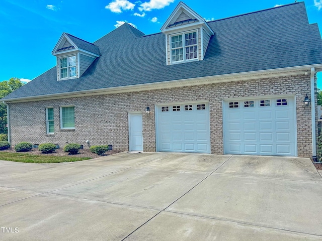 view of front facade featuring a garage