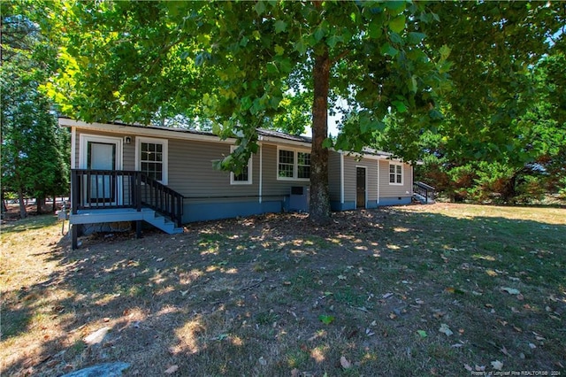 view of front of home with a front lawn