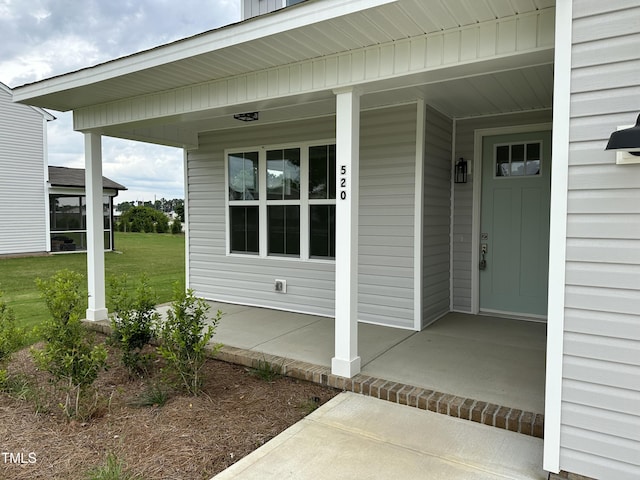 property entrance featuring a lawn