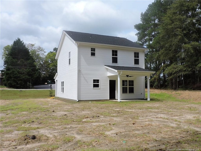 view of front of house with a front lawn and ceiling fan