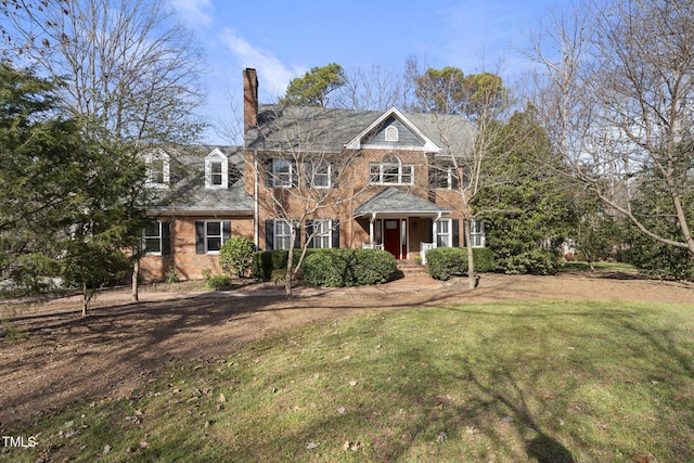 view of front of property with a front lawn