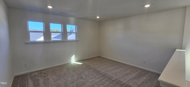 unfurnished room featuring carpet