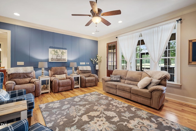 living room featuring crown molding, ceiling fan, and light hardwood / wood-style floors