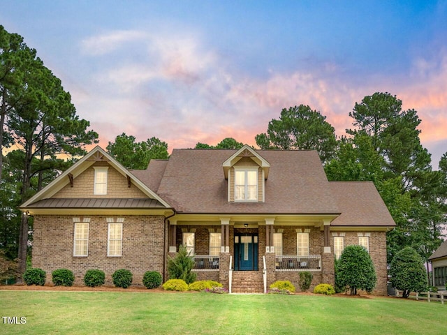 view of front of home featuring a porch and a yard