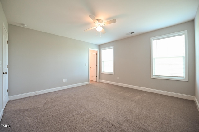 carpeted empty room featuring ceiling fan