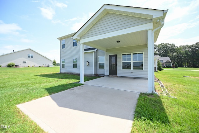 view of front of property with a front yard