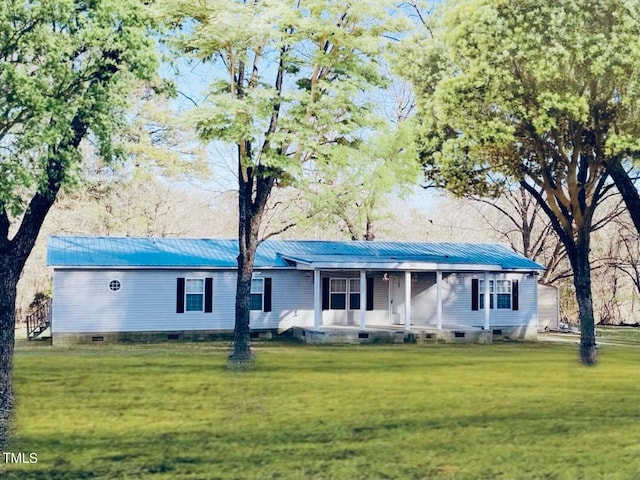 ranch-style home with a front lawn