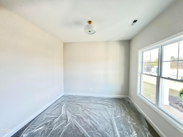 spare room featuring carpet floors