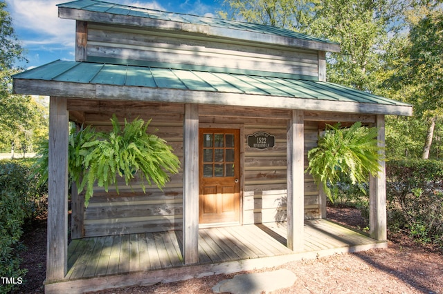 view of outbuilding