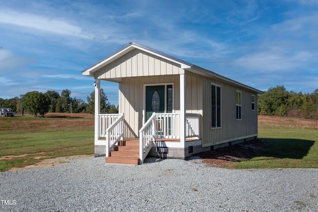 manufactured / mobile home with a porch and a front lawn