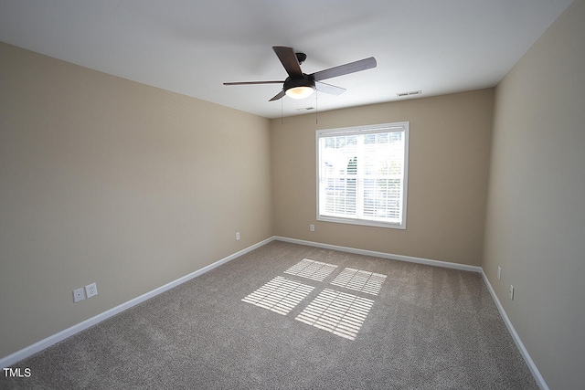 carpeted empty room featuring ceiling fan