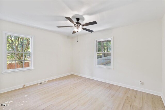 empty room featuring light hardwood / wood-style floors and ceiling fan