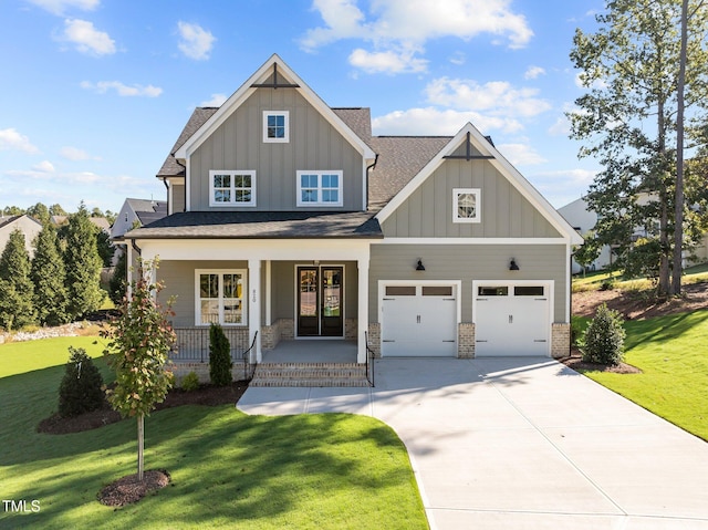 craftsman-style home featuring a front lawn and covered porch