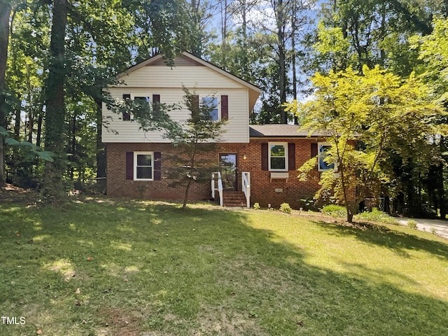 view of front facade with a front yard