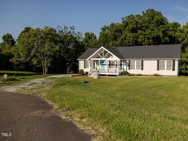 view of front facade featuring a front lawn and a porch