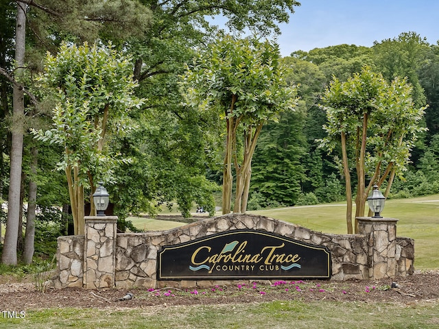 community sign featuring a lawn