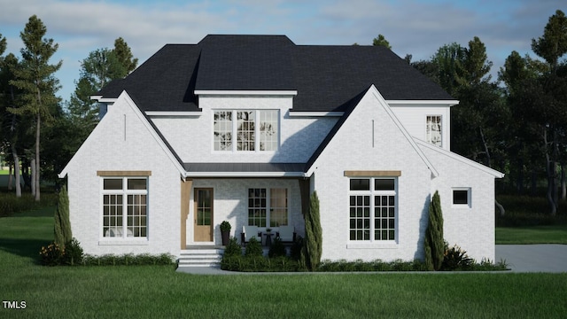 view of front of home featuring a front lawn