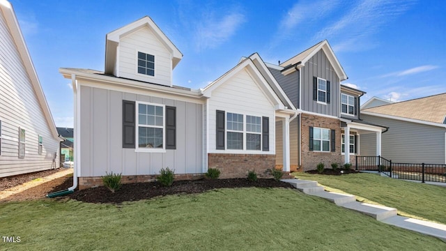 view of front facade featuring a front yard