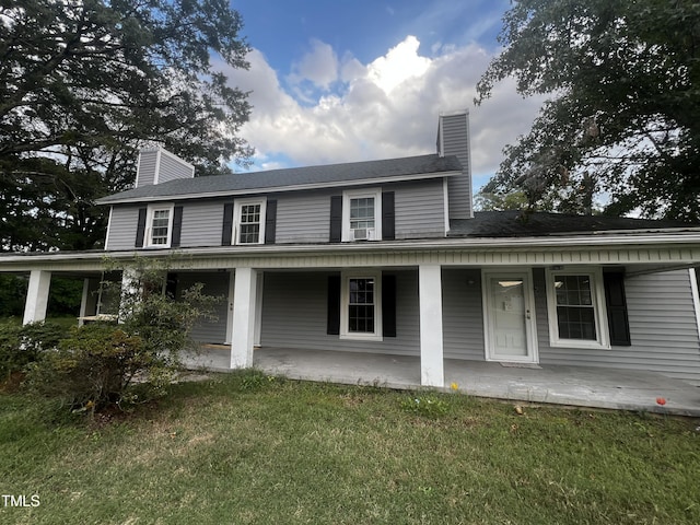 country-style home with cooling unit, a front lawn, and covered porch