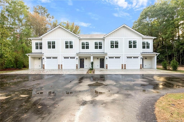 view of front facade featuring a garage