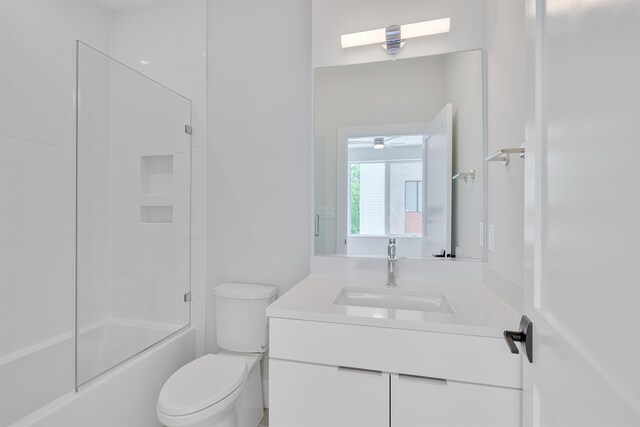 full bathroom featuring shower / bath combination with glass door, vanity, toilet, and ceiling fan