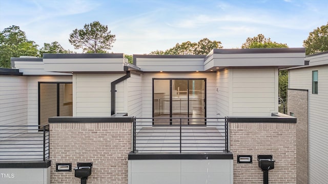 exterior space featuring a balcony