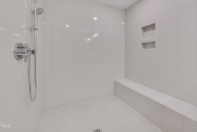 bathroom featuring a tile shower