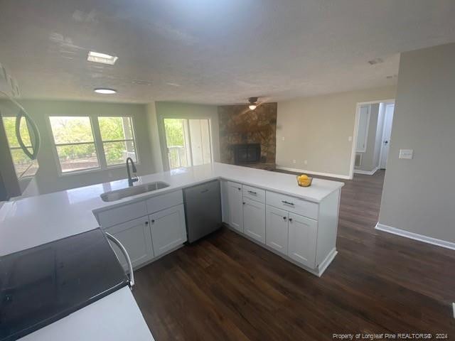 kitchen with white cabinetry, sink, kitchen peninsula, and dishwasher