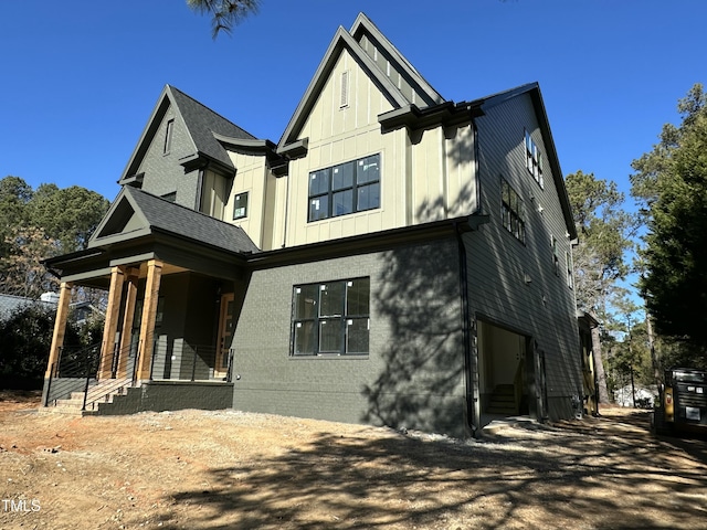 view of front facade featuring a porch