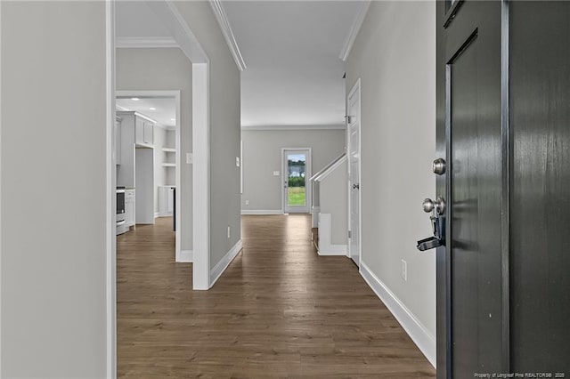 foyer featuring dark wood-style floors, ornamental molding, and baseboards