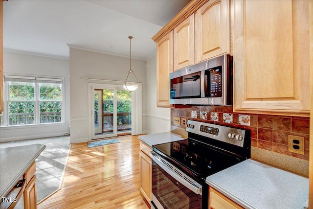 kitchen with hanging light fixtures, tasteful backsplash, light hardwood / wood-style flooring, stainless steel appliances, and light brown cabinetry