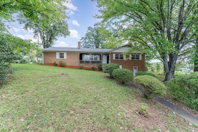 single story home with a front yard