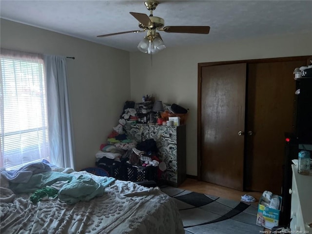 bedroom with ceiling fan