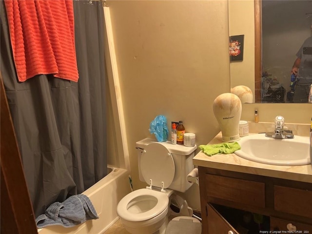 full bathroom featuring toilet, shower / bathtub combination with curtain, and vanity